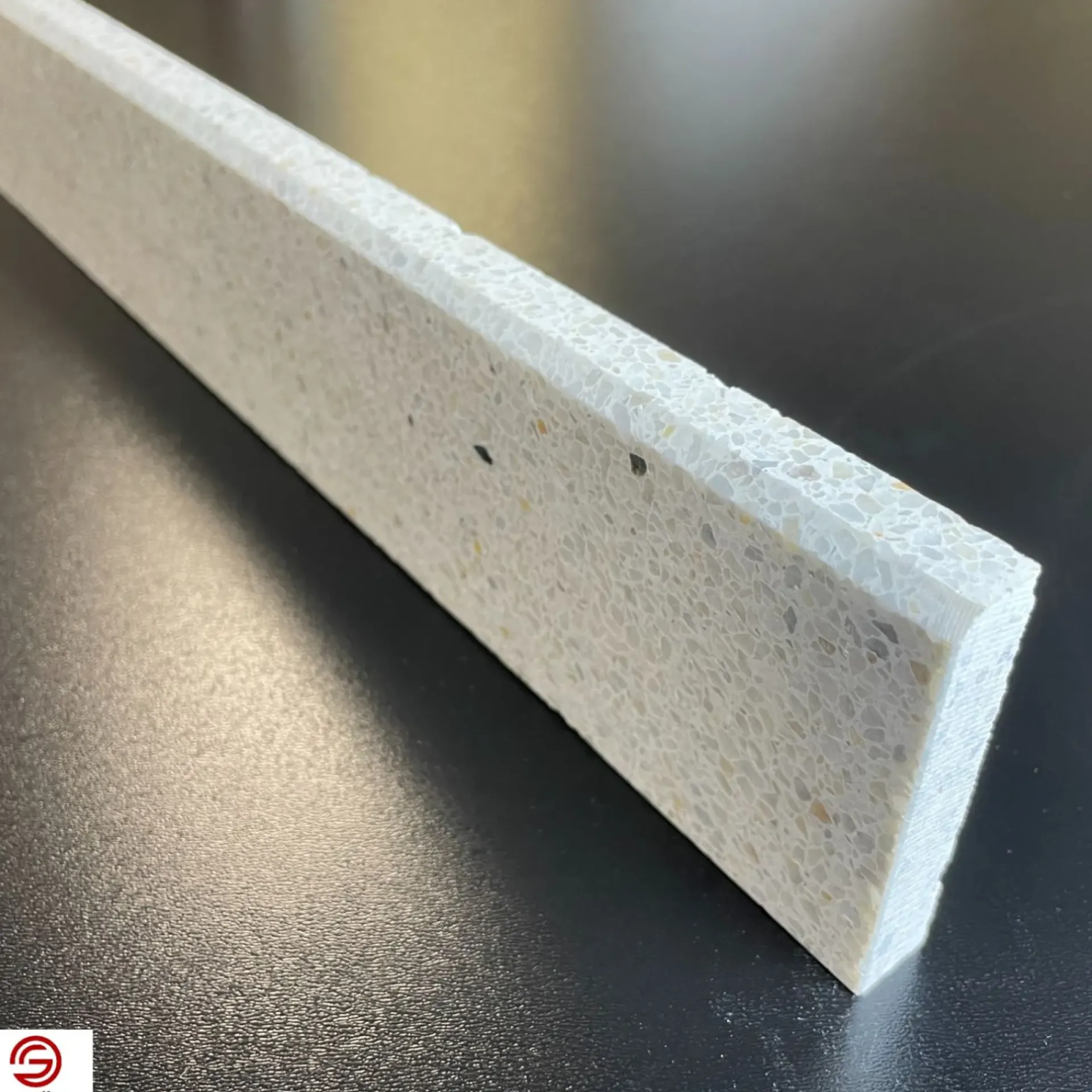 Granit.dk DUBAI TERRAZZOSOKKEL 7,5X40