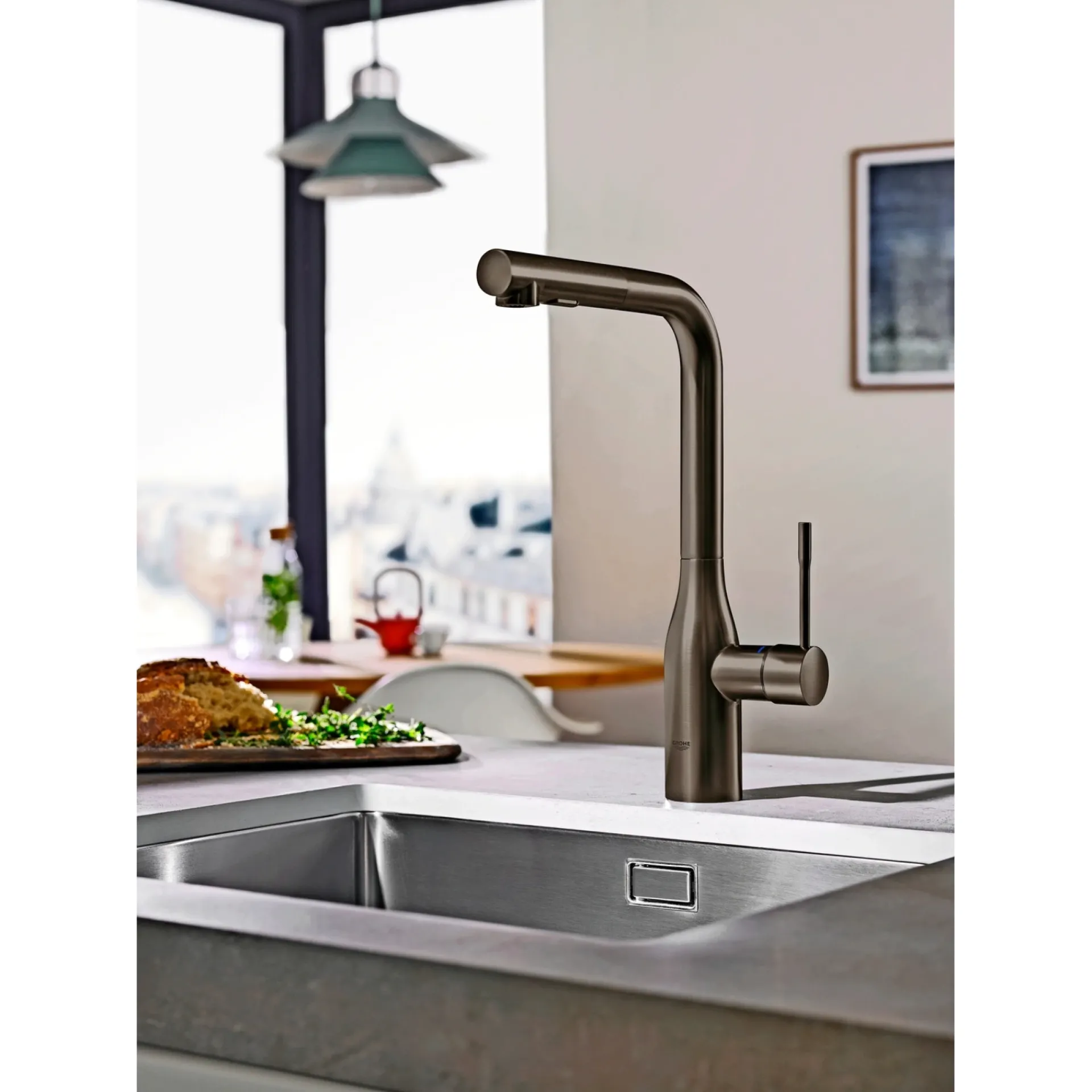Grohe ESSENCE KØKKENARMATUR MAT SORT