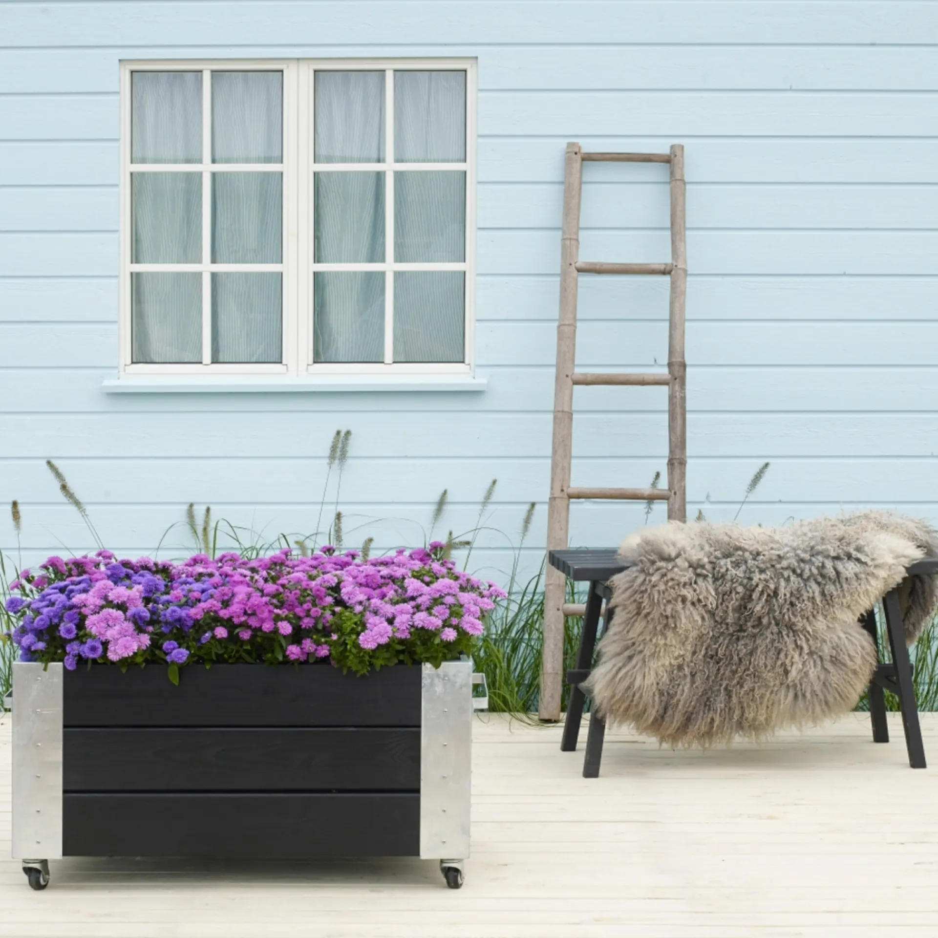 Plus CUBIC BLOMSTERKASSE SORT 45 X 87 X 50 CM