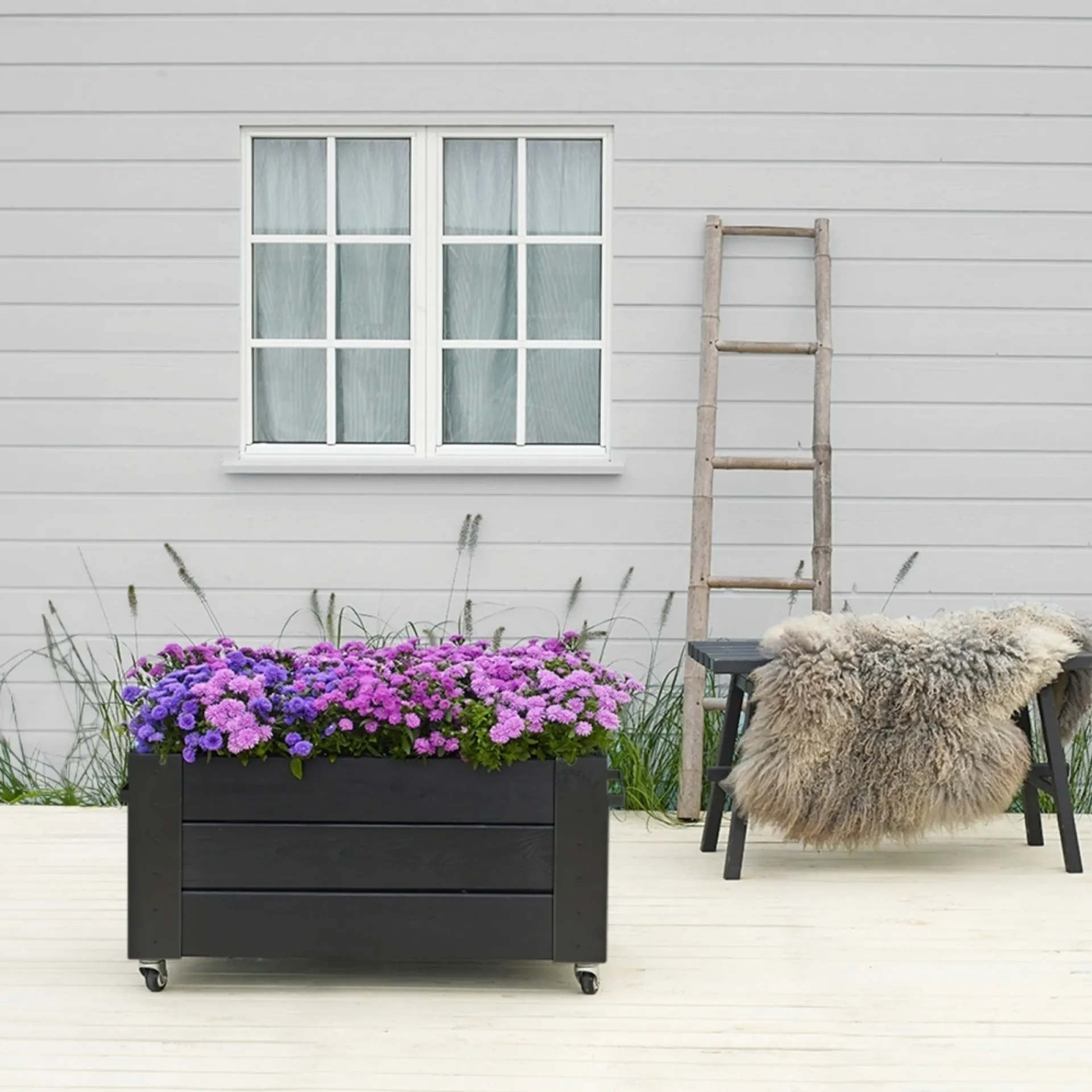 Plus CUBIC BLOMSTERKASSE SORT 45 X 50 X 87 CM