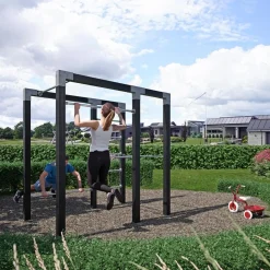 PLUS OUTDOOR FITNESSSTATIV 220 X 138 X 210 CM SORT