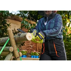 Ryobi GRENSAV AKKU 15 CM MED BATTERI OG LADER